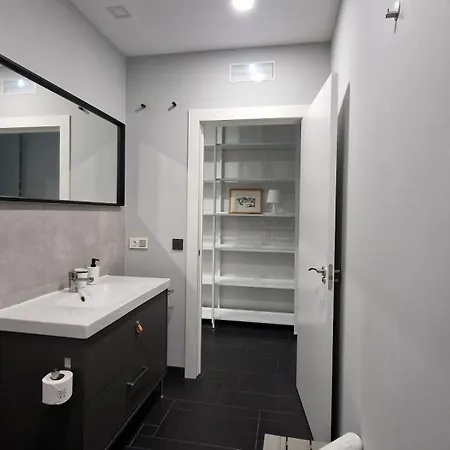 Moderno Con Garaje Privado 아파트